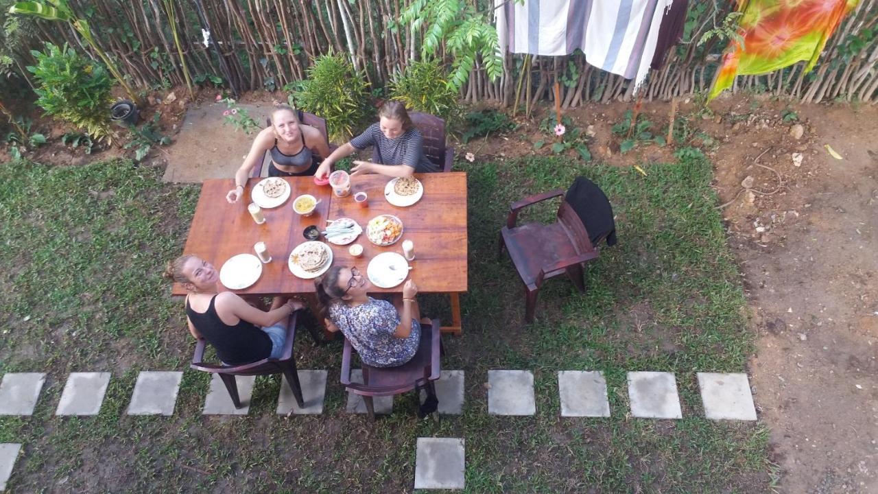 Chez Podi Surf Stay Мирисса Экстерьер фото