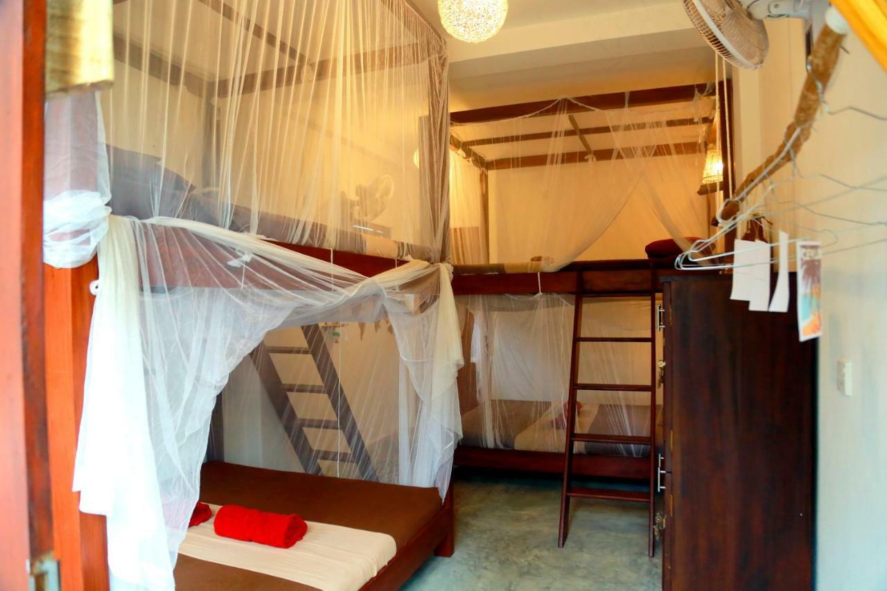Chez Podi Surf Stay Мирисса Экстерьер фото